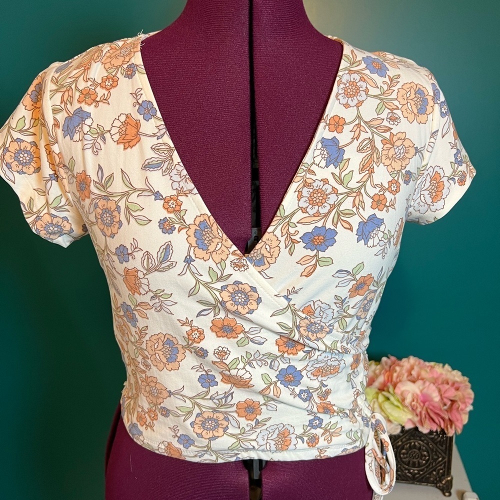 No Comment NY LA Floral V-Neck Top - White/Cream with Blue and Orange Accents